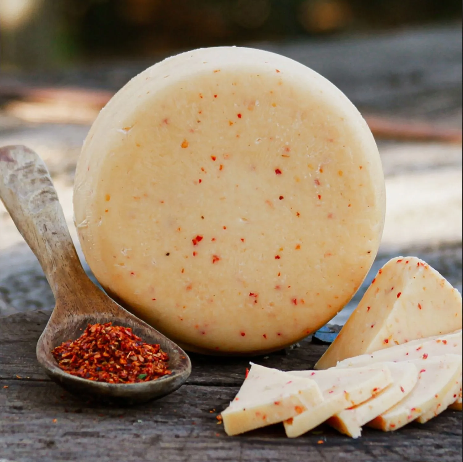 Queso Gouda saborizado ají horma x 1 kg aprox.